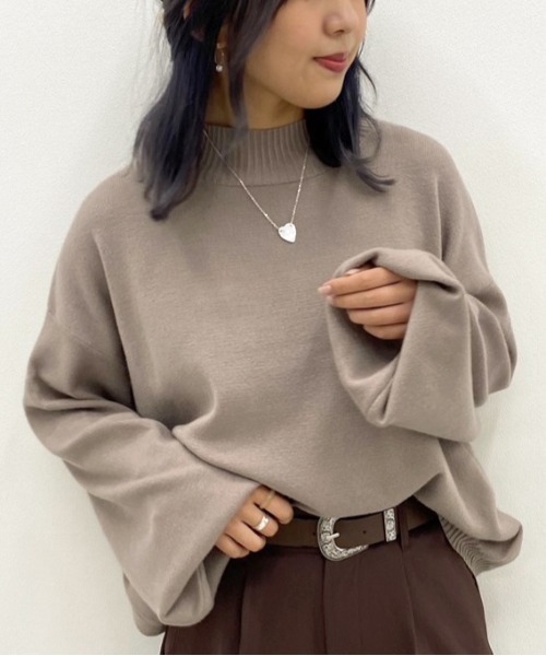 apres jour mignon(アプレジュールミニョン)の「モックネック袖ボリュームニット【ZOZOTOWN限定アイテム】(ニット/セーター・レディース・ブラック/アイボリー/ダークブラウン/パープル/モカ/ブルー系その他・X-LARGE/フリー)」の4枚目の写真