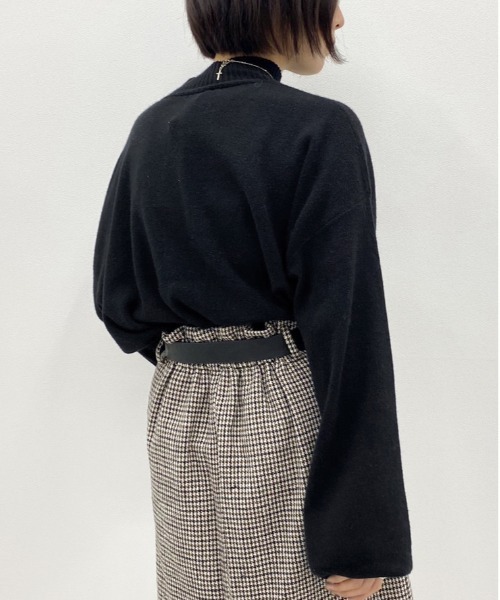 apres jour mignon(アプレジュールミニョン)の「モックネック袖ボリュームニット【ZOZOTOWN限定アイテム】(ニット/セーター・レディース・ブラック/アイボリー/ダークブラウン/パープル/モカ/ブルー系その他・X-LARGE/フリー)」の16枚目の写真