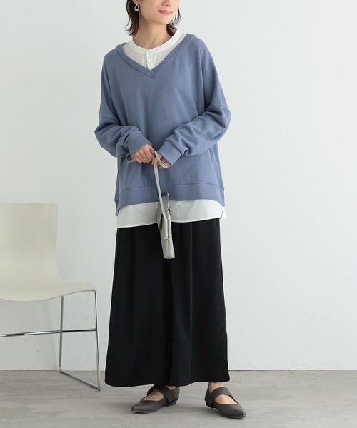 osharewalker（オシャレウォーカー）の「『シャツドッキングVネックスウェット』（スウェット・レディース・ミント/ブラック/グレイッシュベージュ/グレイッシュブルー・FREE）」の12枚目の写真