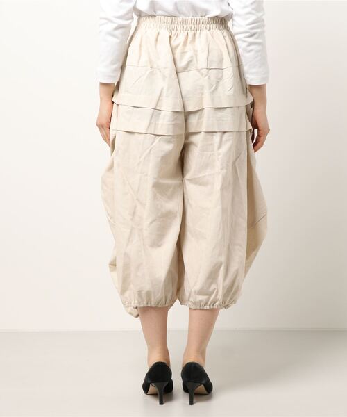 VIBGYOR Women（ヴィブジョー　ウィメン）の「silent worth タック変形パンツ(AB)（その他パンツ・レディース・ブラック/ベージュ/アイボリー/グリーン/ブルー/グリーン系その他・MEDIUM）」の8枚目の写真