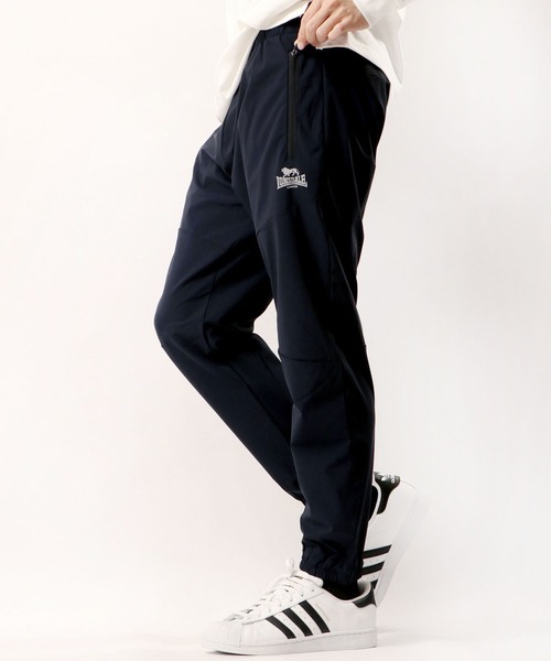 LONSDALE（ロンズデール）の「LONSDALE 接触冷感 吸汗速乾 UVカット ストレッチ ナイロンニット トラックパンツ ジョガーパンツ（その他パンツ・メンズ・ブラック/ベージュ/ネイビー・L/M/LL）」の3枚目の写真