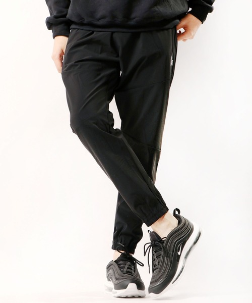 LONSDALE（ロンズデール）の「LONSDALE 接触冷感 吸汗速乾 UVカット ストレッチ ナイロンニット トラックパンツ ジョガーパンツ（その他パンツ・メンズ・ブラック/ベージュ/ネイビー・L/M/LL）」の2枚目の写真