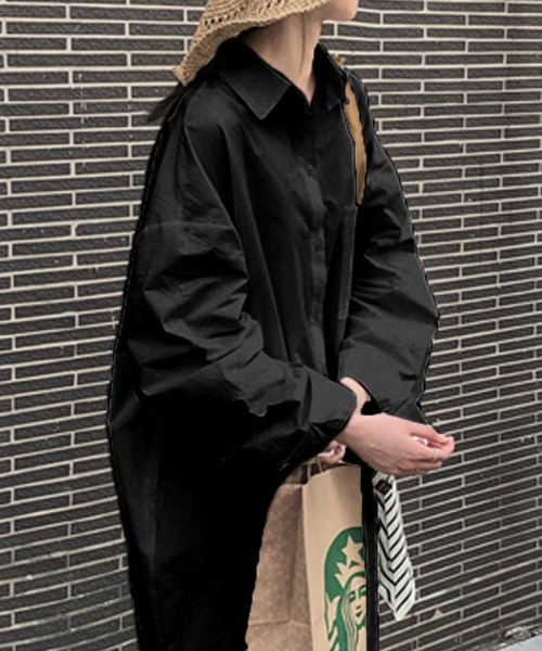 Girly Doll（ガーリードール）の「大人カジュアル　ミディ丈シャツワンピース（シャツワンピース・レディース・ブルー/ホワイト/グレイッシュベージュ/ブラック/ライトブルー・FREE）」の2枚目の写真