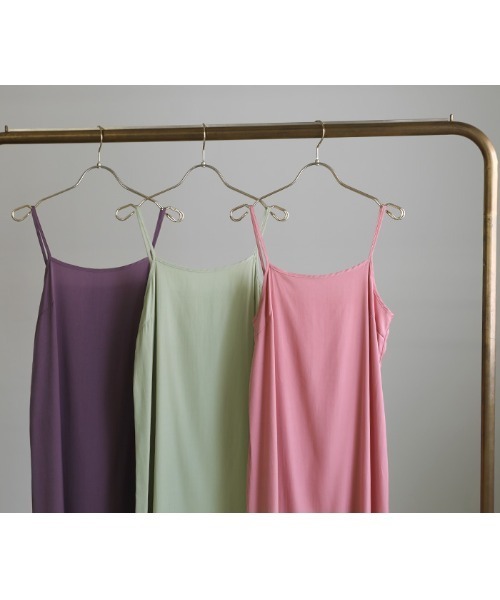 select MOCA(セレクトモカ)の「2021 SS スムースサテンリラックスキャミワンピース(ワンピース・レディース・ミント/パープル/ピンク・FREE)」の13枚目の写真