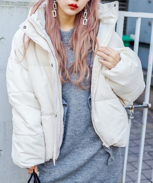 RASVOA(ラスボア)の「【WEB限定】フードボリュームフェイクダウン(ダウンジャケット/コート・レディース・ブラック/アイボリー・FREE)」の2枚目の写真