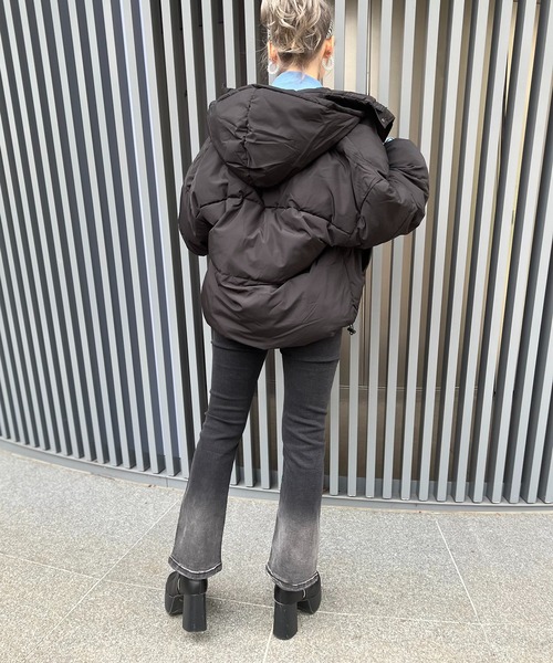 RASVOA(ラスボア)の「【WEB限定】フードボリュームフェイクダウン(ダウンジャケット/コート・レディース・ブラック/アイボリー・FREE)」の18枚目の写真