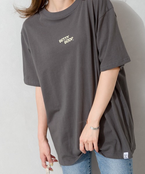 SpRay（スプレイ）の「ＢＥＴＴＹ　ＢＡＣＫプリント　ＢＩＧ　Tシャツ（Tシャツ/カットソー・レディース・ブラック/スミクロ/ライトグレー/オフホワイト・FREE）」の6枚目の写真