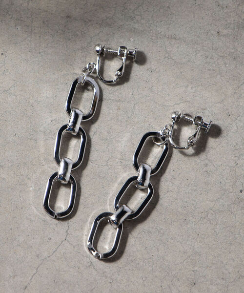 NOLLEY’S（ノーリーズ）の「◇【WEB限定】ボリュームチェーンイヤリング（イヤリング・レディース・ゴールド/シルバー・FREE）」の2枚目の写真