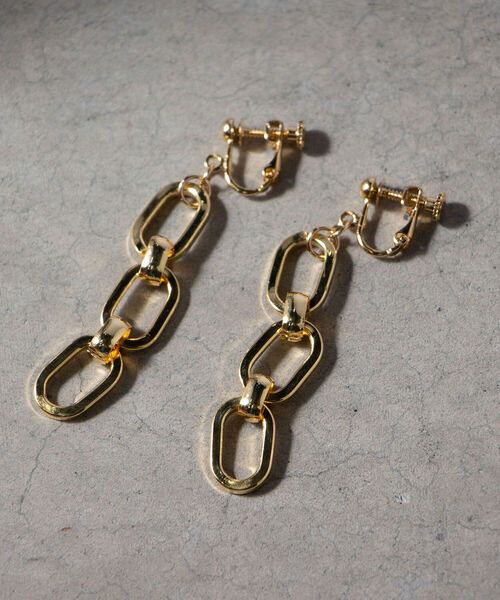 NOLLEY’S（ノーリーズ）の「◇【WEB限定】ボリュームチェーンイヤリング（イヤリング・レディース・ゴールド/シルバー・FREE）」の3枚目の写真