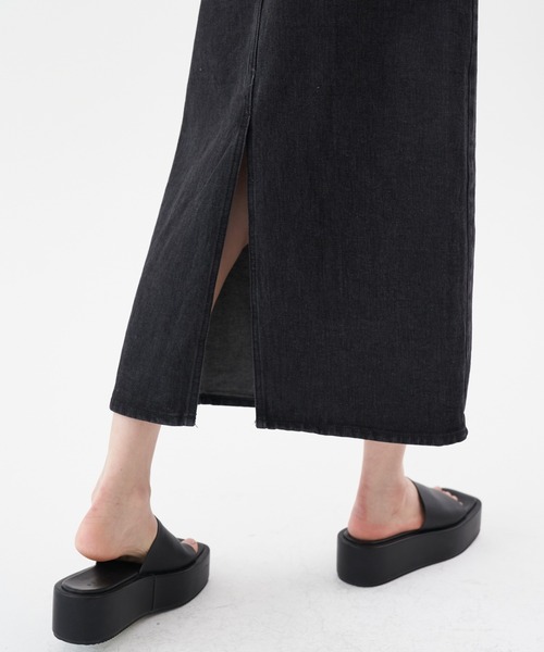 FEKETE（フェケテ）の「FEKETE LONG TIGHT DENIM SKIRT（デニムスカート・レディース・ブルー/ブラック/ライトブルー/ダークブルー・MEDIUM/SMALL）」の13枚目の写真
