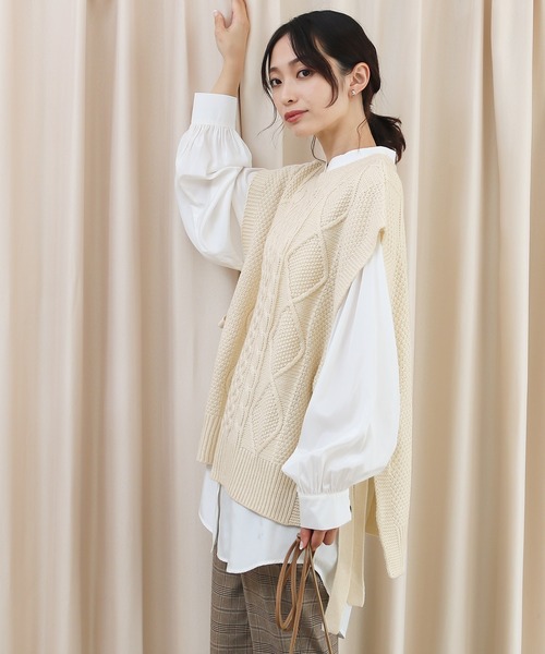 Social GIRL(ソーシャルガール)の「サイドリボンケーブルニットベスト(ベスト・レディース・ブラウン/グレイッシュベージュ/アイボリー/ブラック/モカ・M/L)」の2枚目の写真