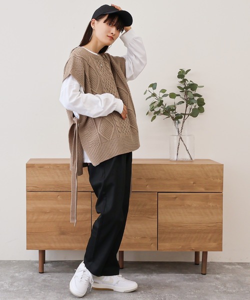 Social GIRL(ソーシャルガール)の「サイドリボンケーブルニットベスト(ベスト・レディース・ブラウン/グレイッシュベージュ/アイボリー/ブラック/モカ・M/L)」の10枚目の写真