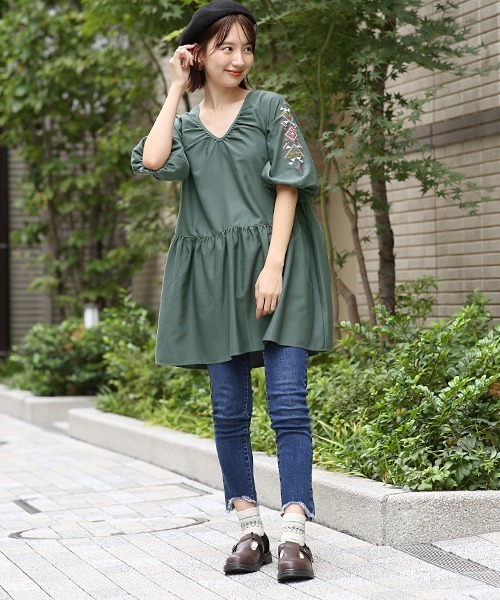 チチカカ（チチカカ）の「キカ刺繍チュニック（チュニック・レディース・パープル/グリーン/チャコールグレー・FREE）」の8枚目の写真