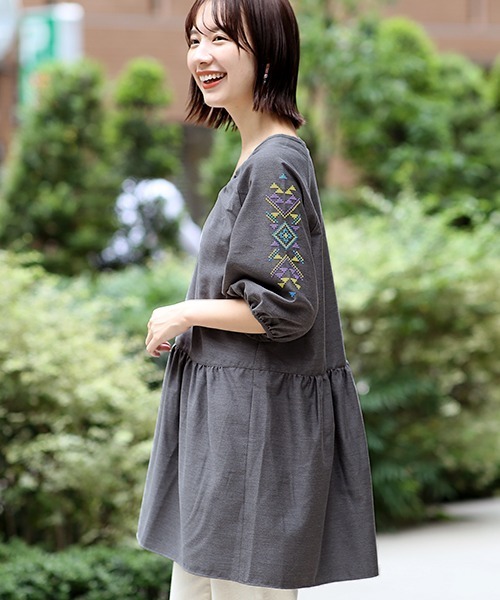 チチカカ（チチカカ）の「キカ刺繍チュニック（チュニック・レディース・パープル/グリーン/チャコールグレー・FREE）」の7枚目の写真