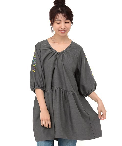 チチカカ（チチカカ）の「キカ刺繍チュニック（チュニック・レディース・パープル/グリーン/チャコールグレー・FREE）」の10枚目の写真