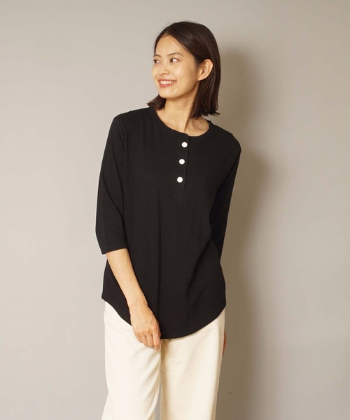 HANES(ヘインズ)の「【HANES/ヘインズ】Undiesリサイクルコットンヘンリーネック七分袖Tシャツ HW1-U501(Tシャツ/カットソー・レディース・ブラック/ベージュ/ホワイト・FREE)」の1枚目の写真