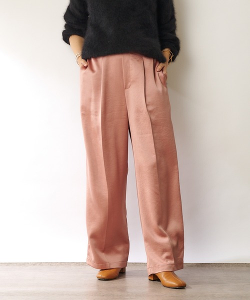 SHENERY(シーナリー)の「ポリエステルサテンヴィンテージワイドパンツ(その他パンツ・レディース・ホワイト/ピンク・SMALL/MEDIUM)」の3枚目の写真