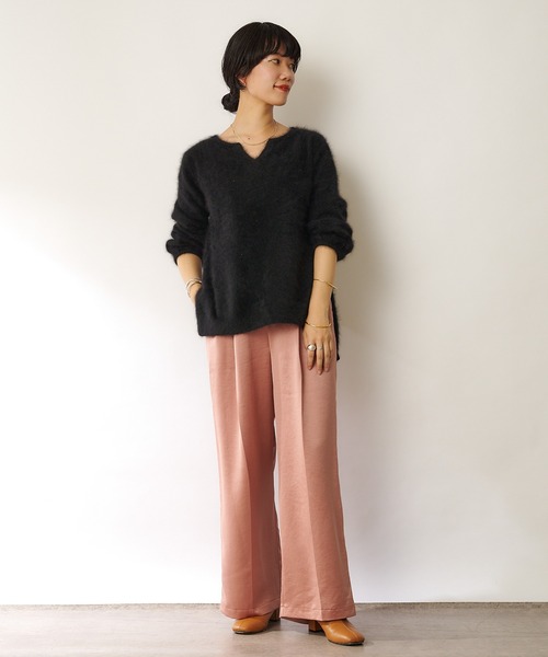 SHENERY(シーナリー)の「ポリエステルサテンヴィンテージワイドパンツ(その他パンツ・レディース・ホワイト/ピンク・SMALL/MEDIUM)」の13枚目の写真