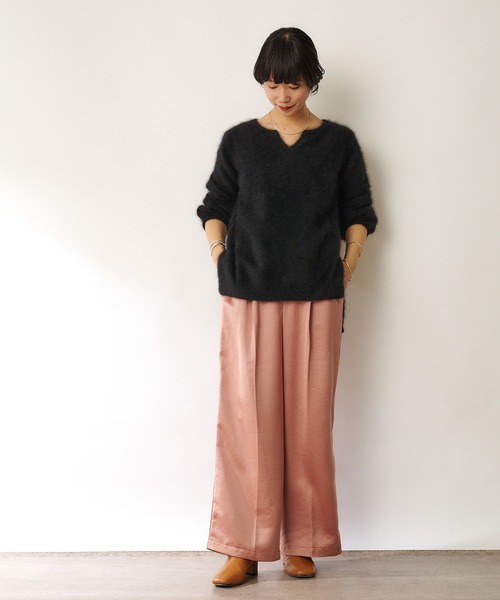 SHENERY(シーナリー)の「ポリエステルサテンヴィンテージワイドパンツ(その他パンツ・レディース・ホワイト/ピンク・SMALL/MEDIUM)」の4枚目の写真