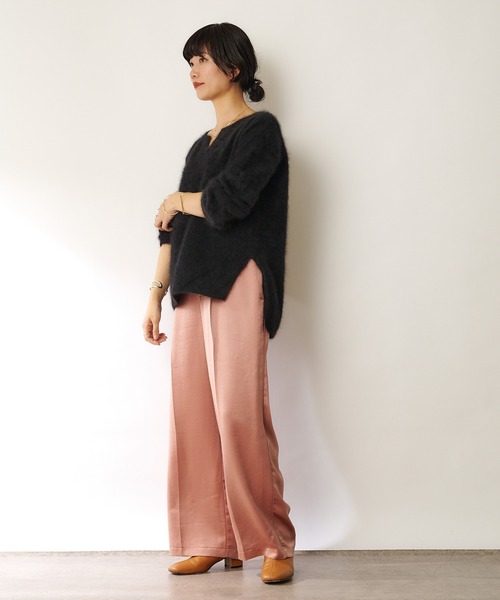 SHENERY(シーナリー)の「ポリエステルサテンヴィンテージワイドパンツ(その他パンツ・レディース・ホワイト/ピンク・SMALL/MEDIUM)」の18枚目の写真