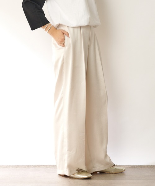 SHENERY(シーナリー)の「ポリエステルサテンヴィンテージワイドパンツ(その他パンツ・レディース・ホワイト/ピンク・SMALL/MEDIUM)」の14枚目の写真