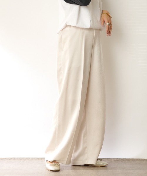 SHENERY(シーナリー)の「ポリエステルサテンヴィンテージワイドパンツ(その他パンツ・レディース・ホワイト/ピンク・SMALL/MEDIUM)」の5枚目の写真