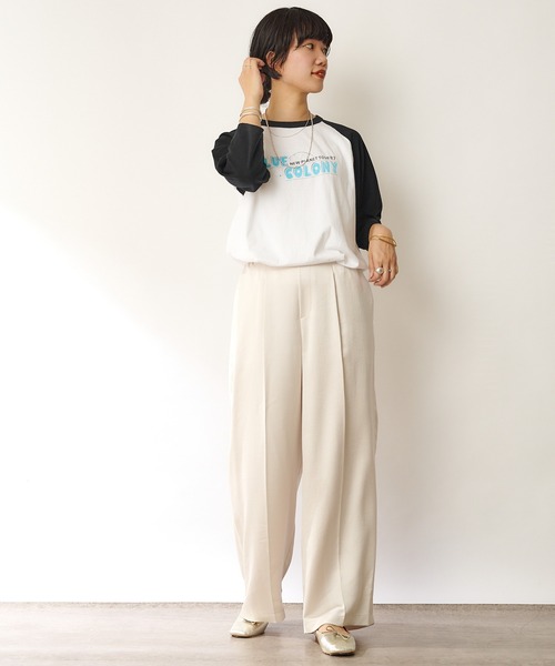 SHENERY(シーナリー)の「ポリエステルサテンヴィンテージワイドパンツ(その他パンツ・レディース・ホワイト/ピンク・SMALL/MEDIUM)」の20枚目の写真