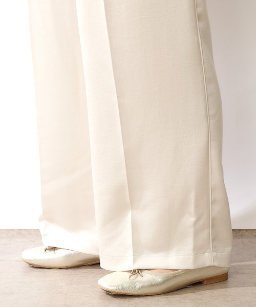 SHENERY(シーナリー)の「ポリエステルサテンヴィンテージワイドパンツ(その他パンツ・レディース・ホワイト/ピンク・SMALL/MEDIUM)」の22枚目の写真