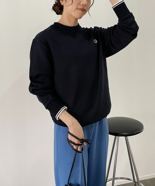 FRED PERRY（フレッドペリー）の「〈WEB限定〉【FRED PERRY/フレッドペリー】ワンポイントプルオーバー（スウェット・レディース・ネイビー/ピンク・M）」の4枚目の写真