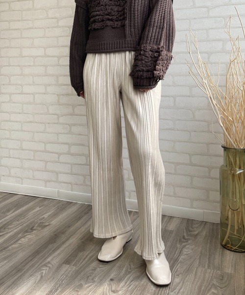 Chiaro（キアロ）の「スエードタッチプリーツワイドパンツ（その他パンツ・レディース・パープル/アイボリー/グレイッシュベージュ・FREE）」の2枚目の写真