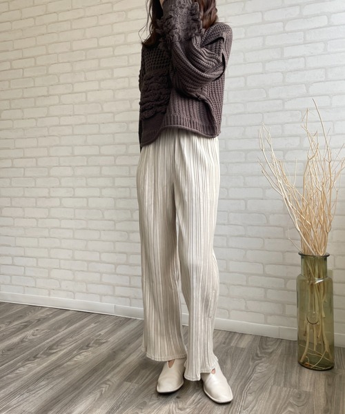 Chiaro（キアロ）の「スエードタッチプリーツワイドパンツ（その他パンツ・レディース・パープル/アイボリー/グレイッシュベージュ・FREE）」の4枚目の写真