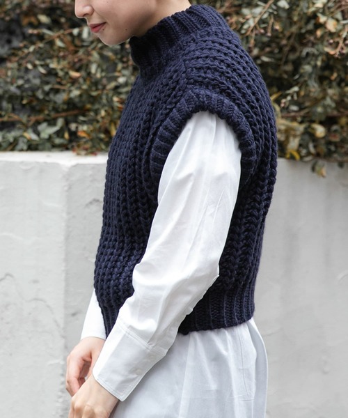 URBAN RESEARCH Sonny Label（アーバンリサーチサニーレーベル）の「『Sサイズ/低身長向けも展開』ざっくりニットベストxシャツワンピースセット（ワンピース・レディース・ブラック/ネイビー/オフホワイト・SMALL/FREE）」の6枚目の写真