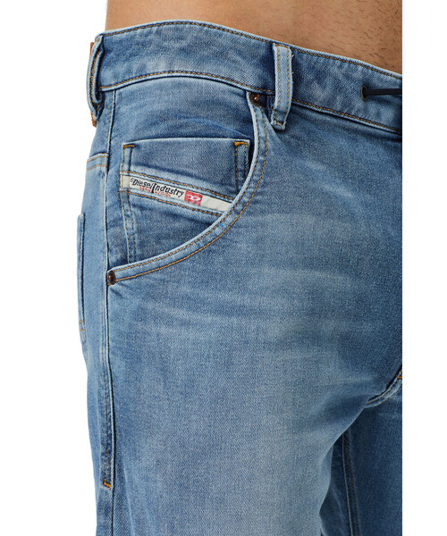 DIESEL(ディーゼル)の「メンズ デニム ジョグジーンズ サステナブル(デニムパンツ・メンズ・インディゴブルー・28inch/26inch/30inch/36inch/32inch/34inch)」の8枚目の写真