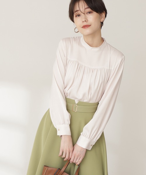 N.（N. Natural Beauty Basic）（エヌエヌナチュラルビューティーベーシック）の「◆ヴィンテージ風サテンギャザーブラウス（シャツ/ブラウス・レディース・オフホワイト/ブルー/モーブ系・MEDIUM）」の2枚目の写真