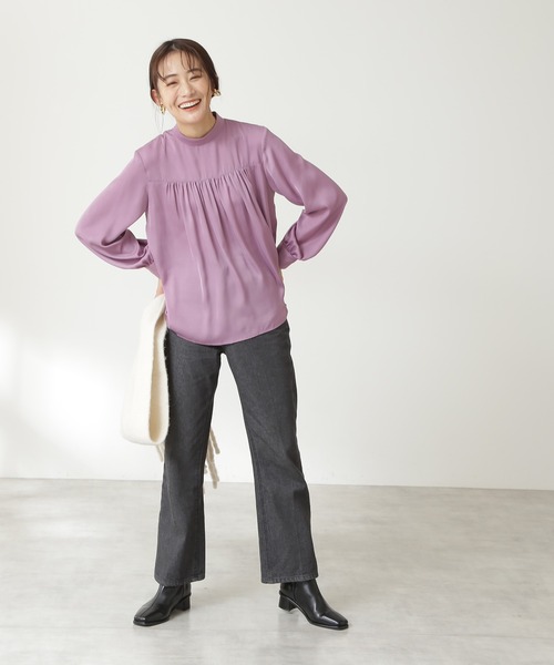 N.（N. Natural Beauty Basic）（エヌエヌナチュラルビューティーベーシック）の「◆ヴィンテージ風サテンギャザーブラウス（シャツ/ブラウス・レディース・オフホワイト/ブルー/モーブ系・MEDIUM）」の12枚目の写真