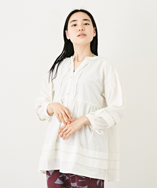 TOBILA(トビラ)の「インド綿麻 スラブローン タック ギャザーブラウス(シャツ/ブラウス・レディース・ホワイト/ブラウン/ピンク・M)」の2枚目の写真