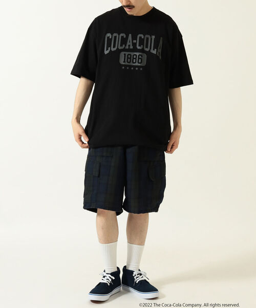 BEAMS（ビームス）の「Coca-Cola / 別注 College Logo T-shirt（Tシャツ/カットソー・メンズ・ライトグレー/ブラック・SMALL/MEDIUM/LARGE/X-LARGE）」の6枚目の写真
