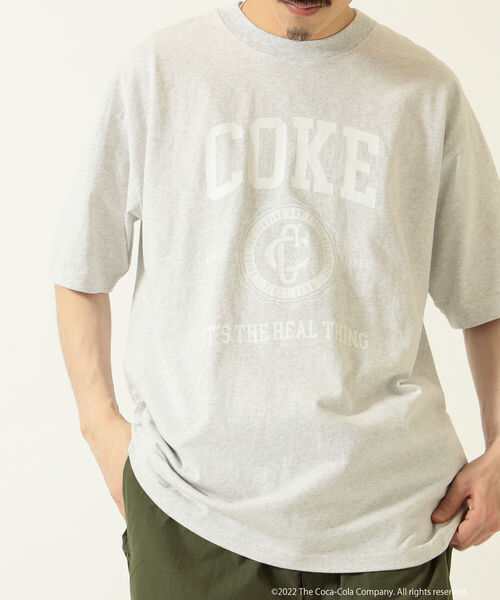 BEAMS（ビームス）の「Coca-Cola / 別注 College Logo T-shirt（Tシャツ/カットソー・メンズ・ライトグレー/ブラック・SMALL/MEDIUM/LARGE/X-LARGE）」の8枚目の写真