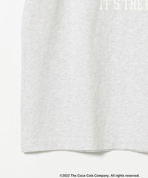 BEAMS（ビームス）の「Coca-Cola / 別注 College Logo T-shirt（Tシャツ/カットソー・メンズ・ライトグレー/ブラック・SMALL/MEDIUM/LARGE/X-LARGE）」の13枚目の写真