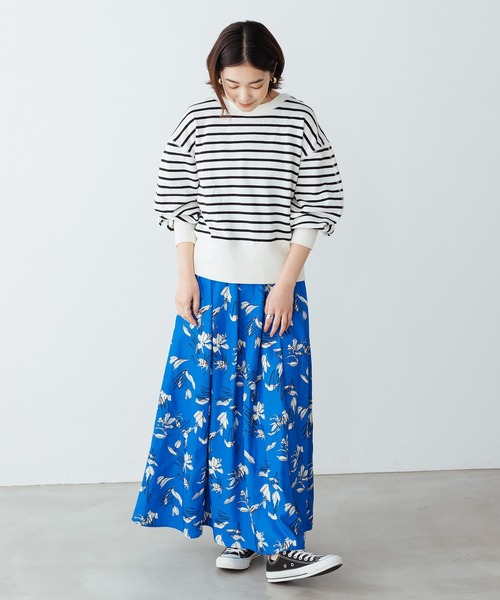 hunch（ハンチ）の「すっきり花柄フレアロングスカート