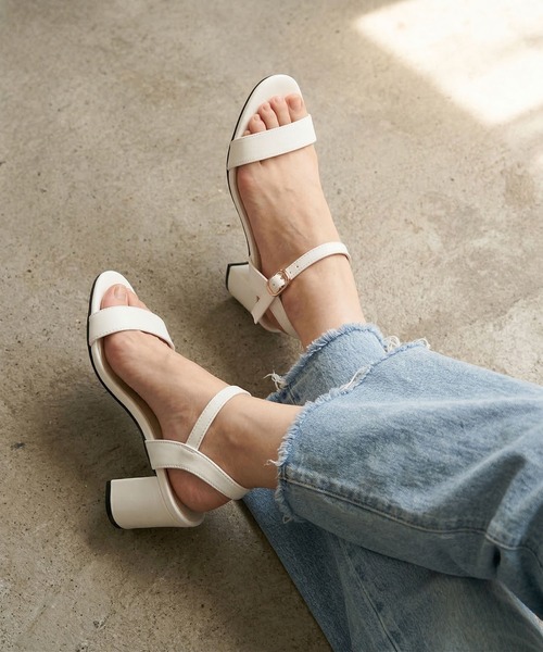 LibertyDoll（リバティードール）の「LibertyDoll 7.5㎝チャンキーヒールセパレートストラップサンダル（サンダル・レディース・ベージュ/グレー/シルバー/ブラック系その他/ゴールド/ネイビー/ブラック/ホワイト/レッド系その他・LL/3L/S/L/SS/M）」の2枚目の写真