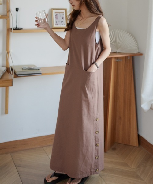 ABITOKYO(アビトーキョー)の「マキシ丈サイドボタンノースリーブロングワンピース(ワンピース・レディース・ネイビー/モカ/グリーン/カーキ/チャコールグレー・FREE)」の3枚目の写真