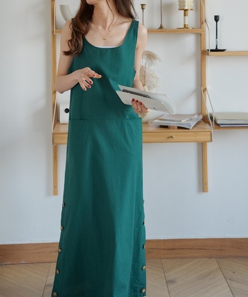 ABITOKYO(アビトーキョー)の「マキシ丈サイドボタンノースリーブロングワンピース(ワンピース・レディース・ネイビー/モカ/グリーン/カーキ/チャコールグレー・FREE)」の7枚目の写真