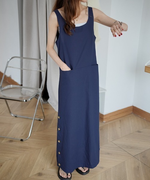 ABITOKYO(アビトーキョー)の「マキシ丈サイドボタンノースリーブロングワンピース(ワンピース・レディース・ネイビー/モカ/グリーン/カーキ/チャコールグレー・FREE)」の18枚目の写真