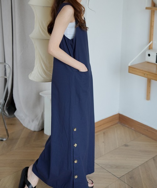 ABITOKYO(アビトーキョー)の「マキシ丈サイドボタンノースリーブロングワンピース(ワンピース・レディース・ネイビー/モカ/グリーン/カーキ/チャコールグレー・FREE)」の20枚目の写真