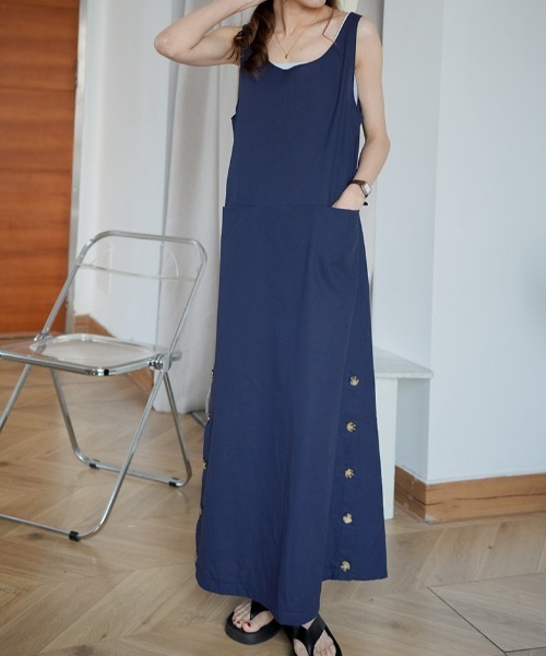 ABITOKYO(アビトーキョー)の「マキシ丈サイドボタンノースリーブロングワンピース(ワンピース・レディース・ネイビー/モカ/グリーン/カーキ/チャコールグレー・FREE)」の21枚目の写真
