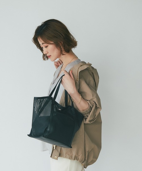 un dix cors（アンディコール）の「爽やかなメッシュデザイン　巾着付きメッシュトート2WAYバッグ（トートバッグ・レディース・ブラック/オフホワイト・FREE）」の6枚目の写真