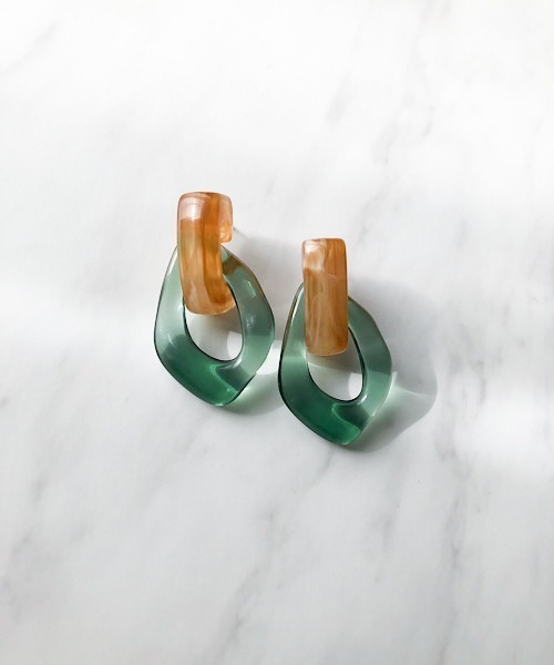 TIMELESS&THREE（タイムレスアンドスリー）の「アクリルドロップピアス（ピアス（両耳用）・レディース・ホワイト/ブラウン/グレー/グリーン/ブルー/ピンク/ホワイト系その他/グリーン系その他/ピンク系その他/ライトブルー/ベージュ/グレー系その他/ブルー系その他/ネイビー/グレー系その他2/ブラウン系その他/ブルー系その他2/ゴールド/ホワイト系その他2/グリーン系その他2/ブルー系その他3/ブルー系その他4/ブラウン系その他2/ブラウン系その他3/ホワイト系その他3/ブルー系その他5・FREE）」の14枚目の写真