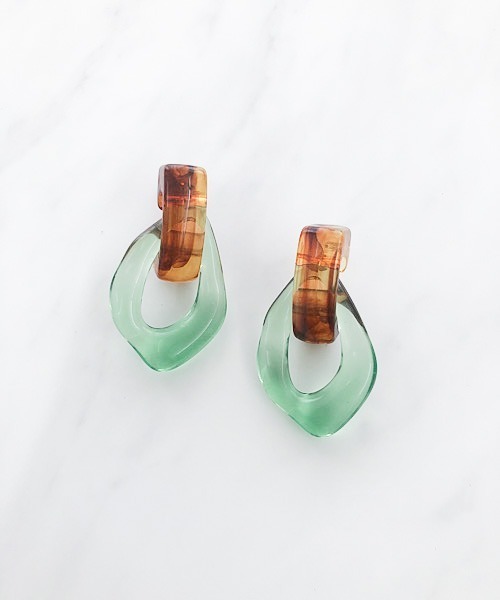 TIMELESS&THREE（タイムレスアンドスリー）の「アクリルドロップピアス（ピアス（両耳用）・レディース・ホワイト/ブラウン/グレー/グリーン/ブルー/ピンク/ホワイト系その他/グリーン系その他/ピンク系その他/ライトブルー/ベージュ/グレー系その他/ブルー系その他/ネイビー/グレー系その他2/ブラウン系その他/ブルー系その他2/ゴールド/ホワイト系その他2/グリーン系その他2/ブルー系その他3/ブルー系その他4/ブラウン系その他2/ブラウン系その他3/ホワイト系その他3/ブルー系その他5・FREE）」の13枚目の写真