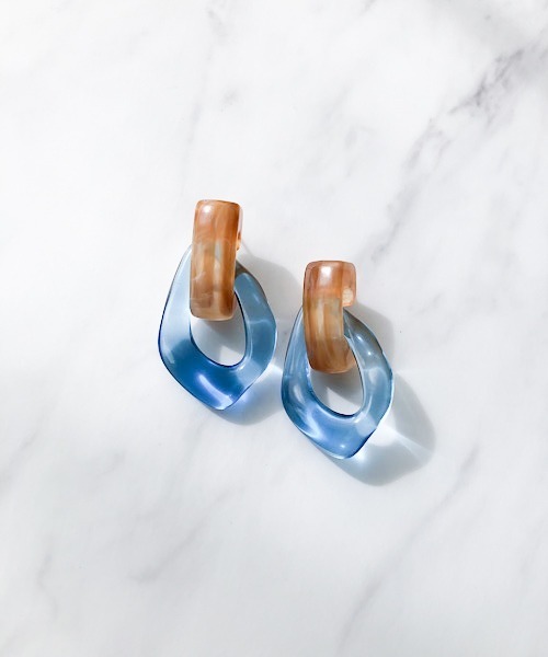 TIMELESS&THREE（タイムレスアンドスリー）の「アクリルドロップピアス（ピアス（両耳用）・レディース・ホワイト/ブラウン/グレー/グリーン/ブルー/ピンク/ホワイト系その他/グリーン系その他/ピンク系その他/ライトブルー/ベージュ/グレー系その他/ブルー系その他/ネイビー/グレー系その他2/ブラウン系その他/ブルー系その他2/ゴールド/ホワイト系その他2/グリーン系その他2/ブルー系その他3/ブルー系その他4/ブラウン系その他2/ブラウン系その他3/ホワイト系その他3/ブルー系その他5・FREE）」の21枚目の写真